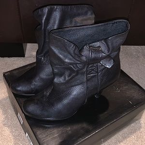 Jessi black leather bootie size 8
